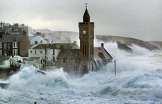 Seashore waves