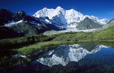 Chomolonzo Peak, Kangshung Glacier