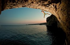 Deep Water Solo Climbing - Psicobloc