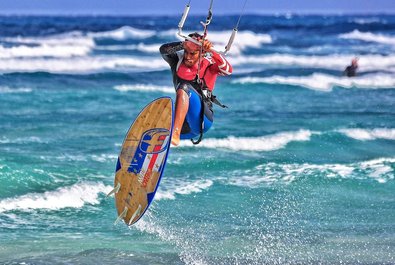 Wind/kite/surfing