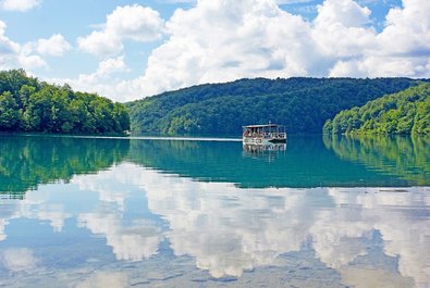 Boat trip across Kozjak Lake